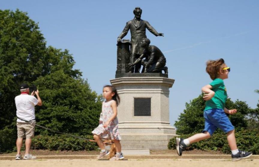 美國近59萬名兒童確診感染 報告稱疫情致全球勞動收入大幅下降