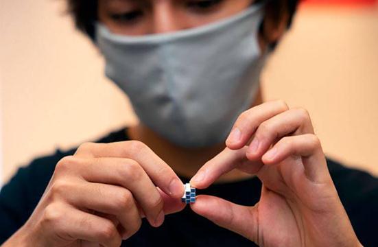 日本推世界最小金屬扭計骰 售價1.46萬港元