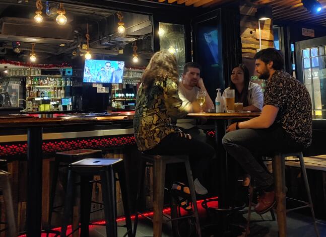 尖沙咀樓上酒吧涉違限堂食令 警方拘捕4男女