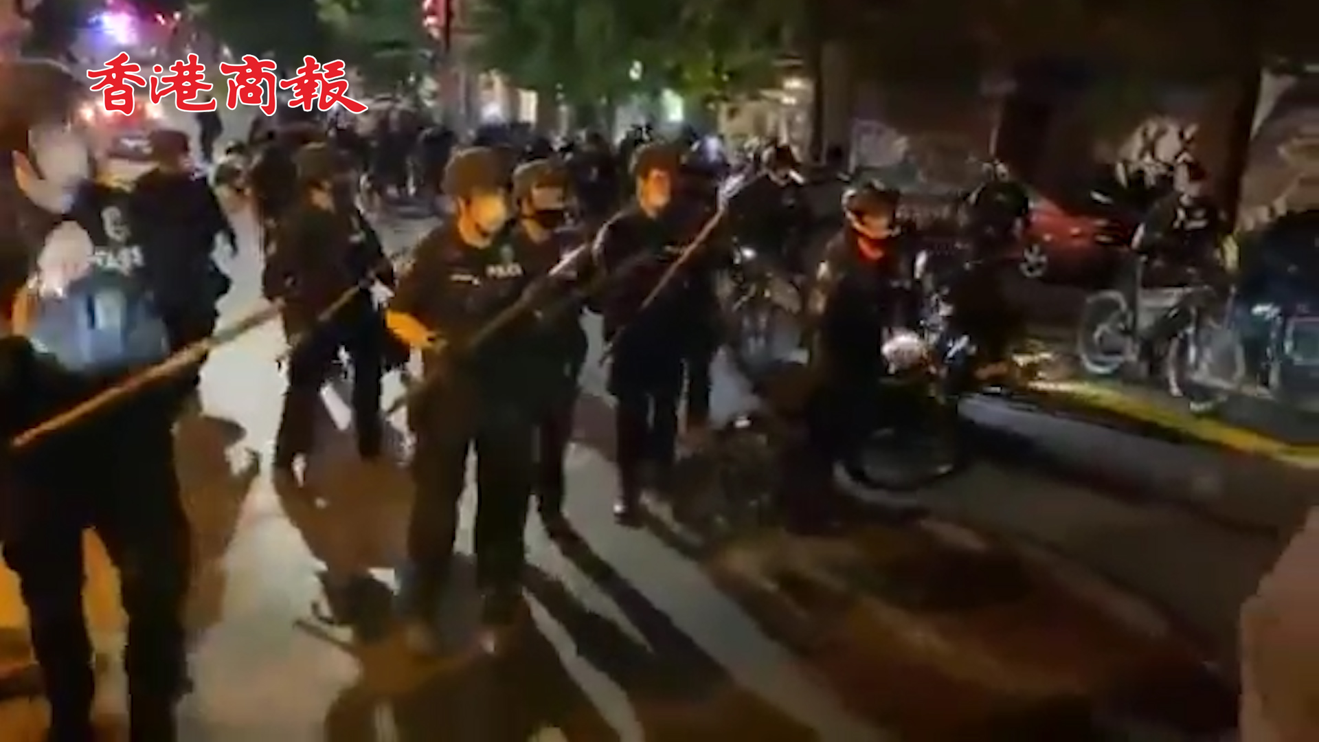 有片丨抗議者受傷倒地 美國警察毫不猶豫從其頭上碾過