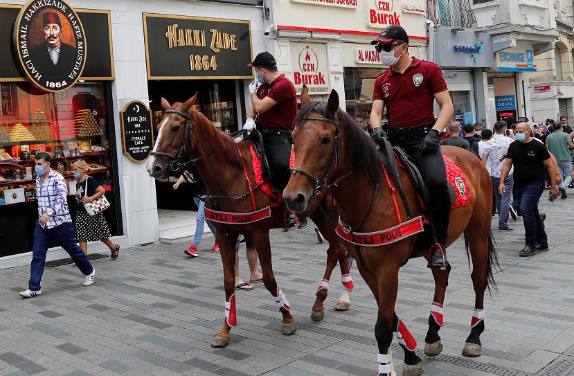 圖集｜伊斯坦布爾：騎警上街監督防疫