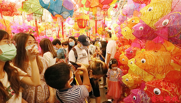 圖集 | 元朗「燈籠街」：仿如古代花燈會
