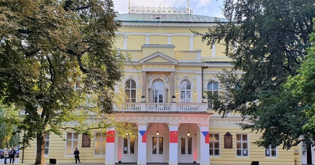 捷克官员发表涉华消极言论 中使馆：摒弃偏见 正视现实 