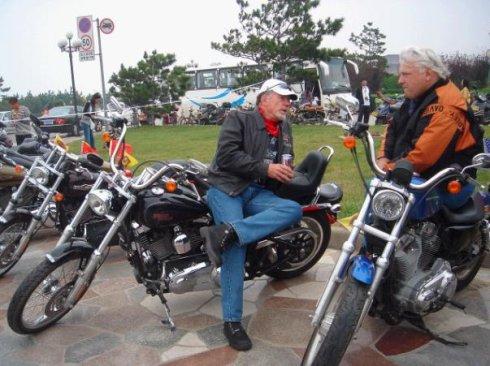 美国摩托车俱乐部成员集会突发枪击 致1死多伤