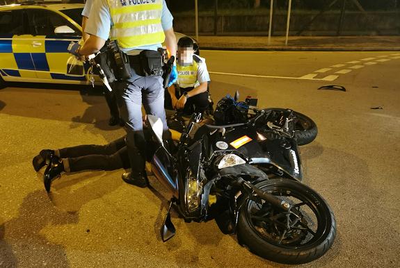 鐵騎士狂衝路障 涉販毒偷車被捕 