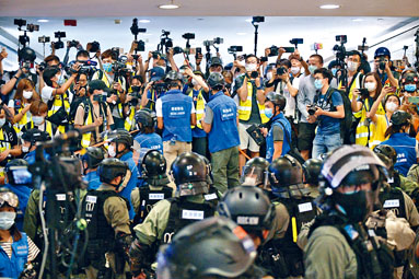 港府：按既定指引審批網媒申請資格 與專頁讚好數無關