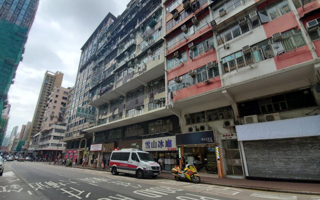 深水埗女子墮樓 送院搶救不治