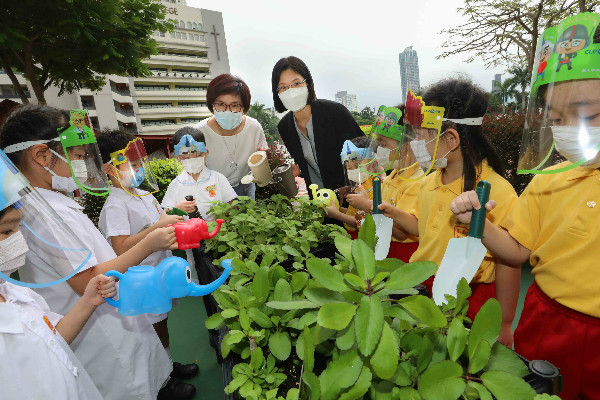 中電贈幼園20 萬個防護面罩