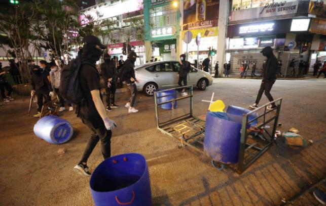 去年旺角雜物堵路 20歲男侍應判160小時服務令