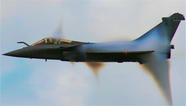 【追蹤報道】巴黎驚傳爆炸聲 警澄清係戰機飛過