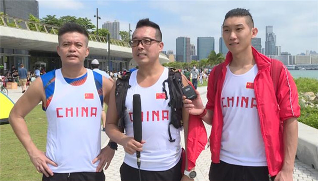 有片 | 香港青年沿九龍半島繞跑40公里展示國旗