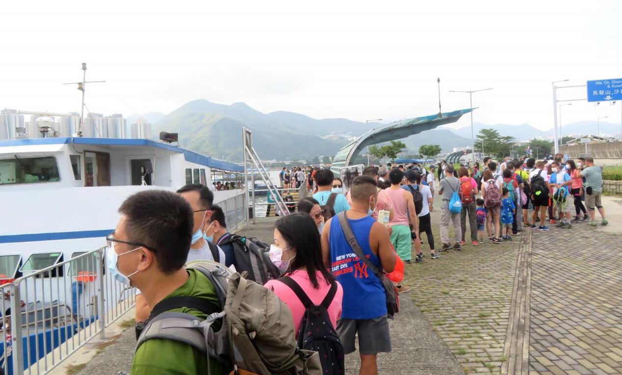 疫情缓和 市民中秋扎堆短途离岛遊