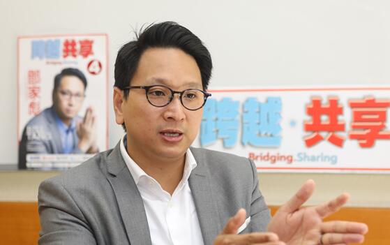 鄧家彪倡施政報告 設短期失業援助金