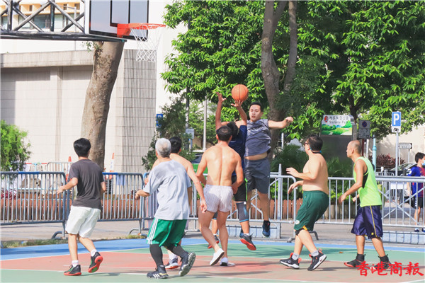 图集 | 政府放寬限聚令 市民相约球场较技
