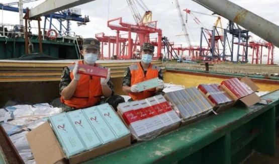中國海警連續查獲兩起海上特大涉嫌走私香煙案