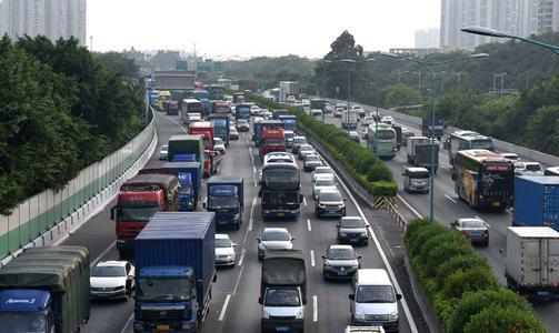 男子返鄉拍違章 交警接報罰36人