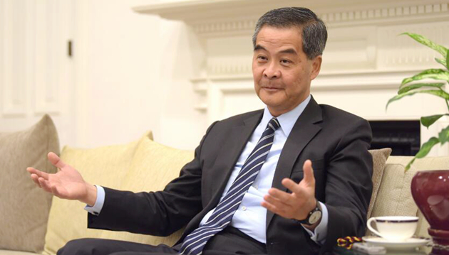 教師被釘牌 梁振英：歡迎教育局決定