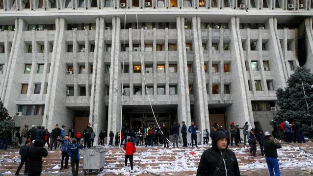 吉尔吉斯斯坦总理、议长辞职