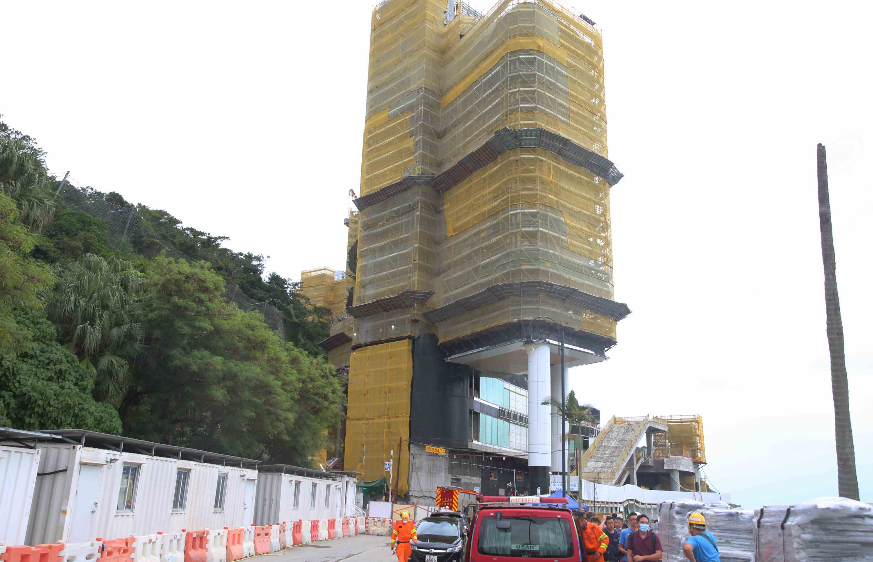 深灣道地盤塌牆工傷1名工人死亡