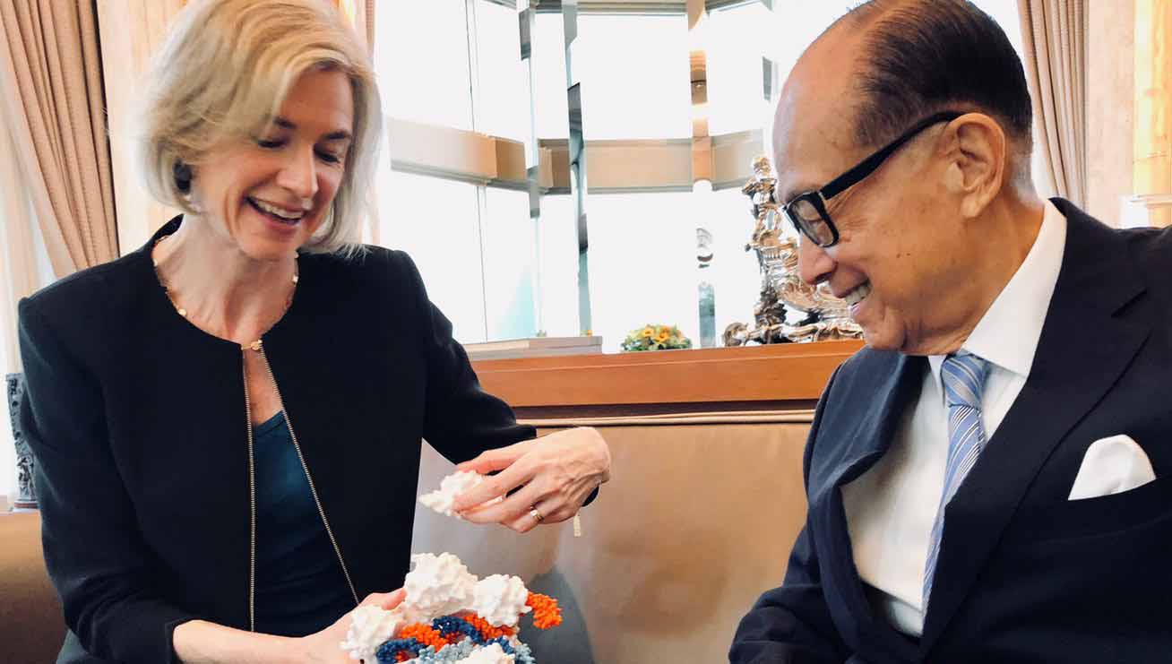 諾貝爾化學獎得主曾親自為李嘉誠展示DNA剪輯技術