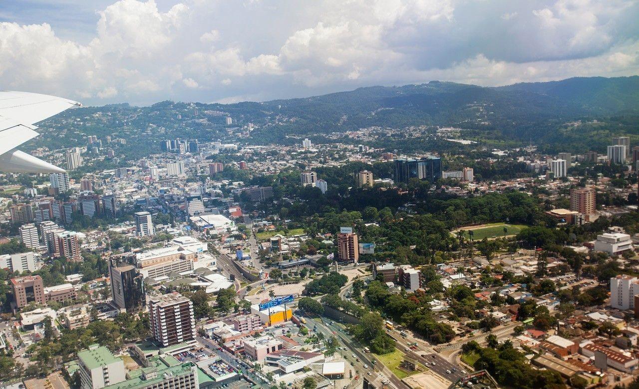 危地马拉山体滑坡致4死 近百名救援人员赶赴现场