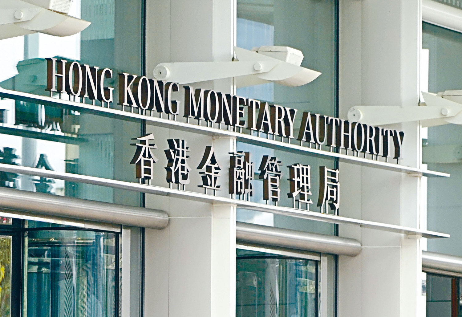 港元持續強勢 金管局沽逾27億