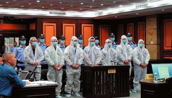 广西南宁一重大涉黑团伙受审 涉案金额约8亿元 