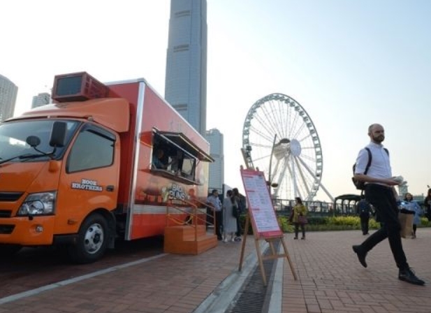 政府決定延長美食車先導計劃一年 美食車在此期間可繼續營運