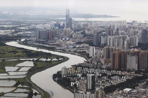 從「前店後廠」到「雙中心」 深港優勢互補謀雙贏