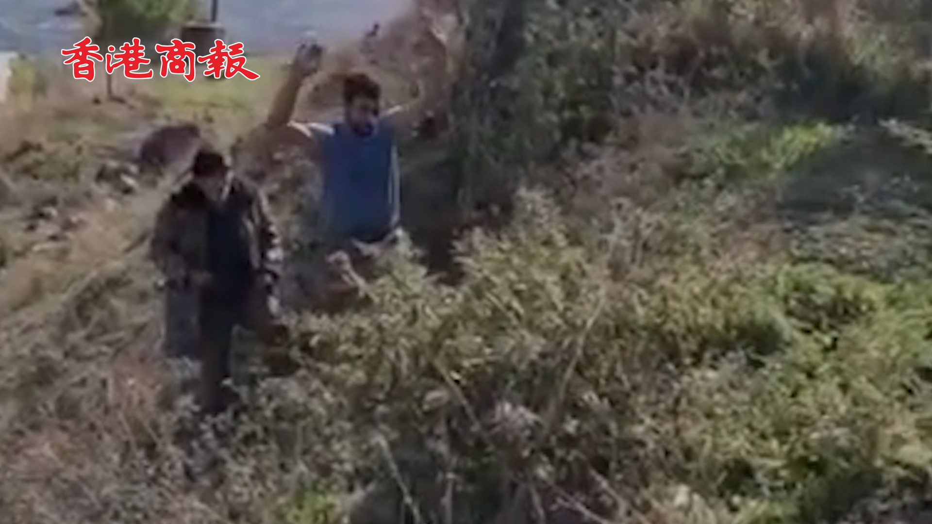 有片丨阿塞拜疆抓獲亞美尼亞戰俘 毆打後將其披上國旗射殺