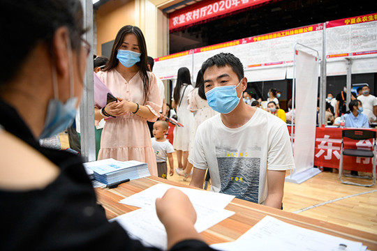 9 月疫情放緩 本港職位空缺升八成