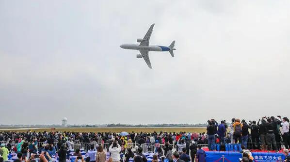 國產大飛機C919全球首次動態展示