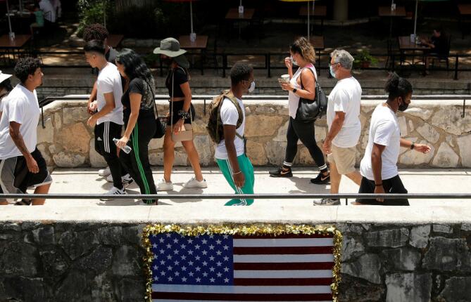 美新冠确诊破994萬 單日新增超11萬