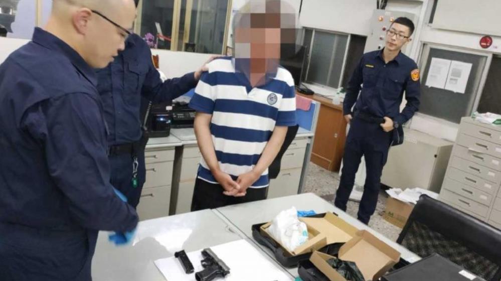 因發生爭執 台灣一男子亮改造手槍恐嚇兒子遭逮捕