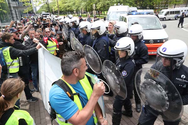 惡意發布警員相片可囚一年  法國擬立《全球安全法案》