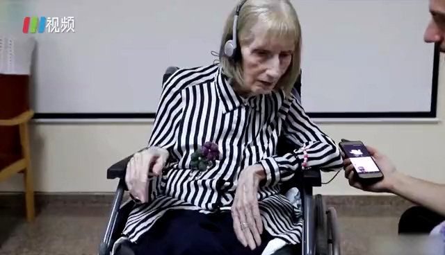 有片｜天鵝湖喚醒靈魂 年邁患病芭蕾舞女演員隨音樂起舞