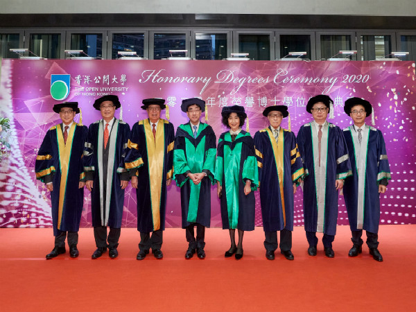 公開大學向4人頒授2020年度榮譽博士學位