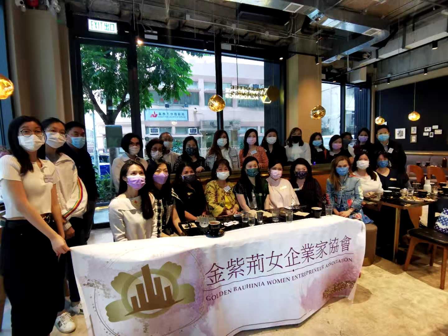 金紫荊邀廖偉芬講咖啡創業