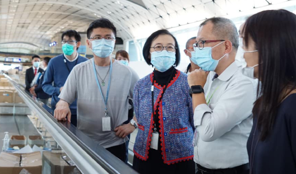 陳肇始視察機場入境管控措施 冀做到「滴水不漏」