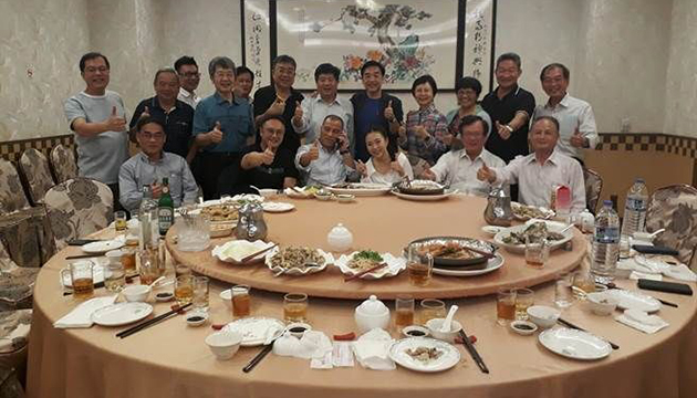 韓國瑜團隊齊聚高雄發合照 網友感動