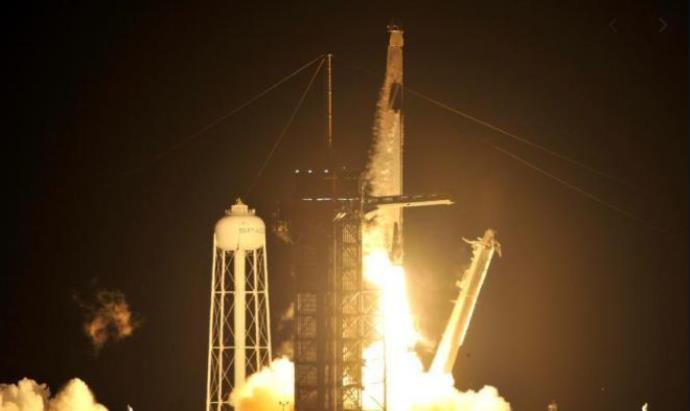 載客四人 太空出租車「龍」飛船直飛空間站 