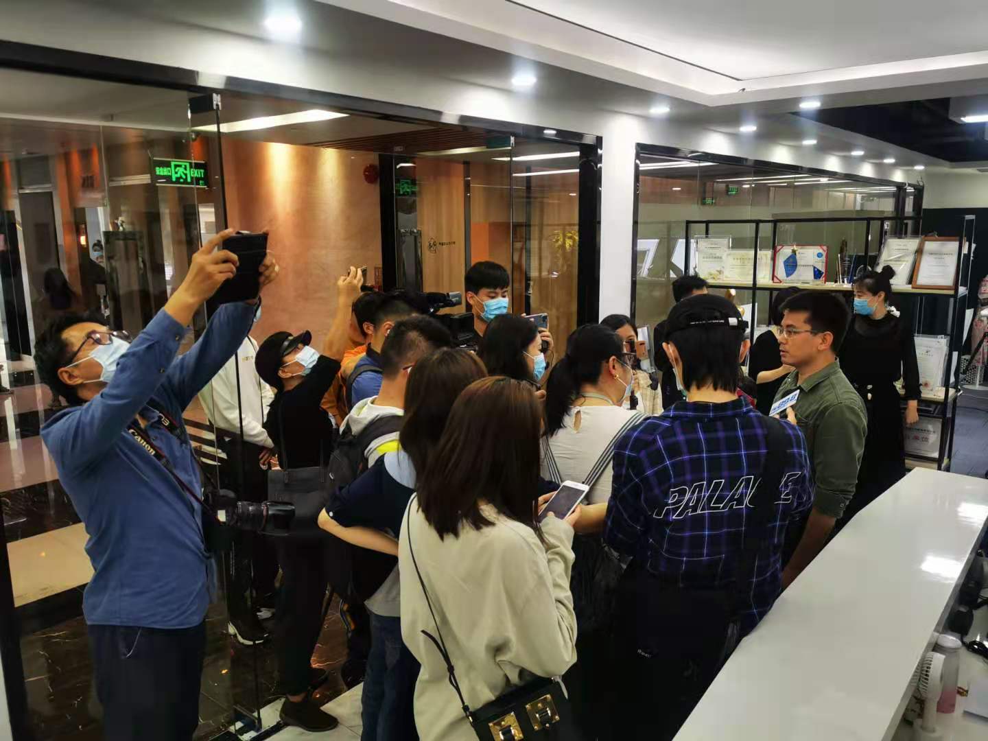 見識3D虛擬展廳，線下實地採訪積木易搭