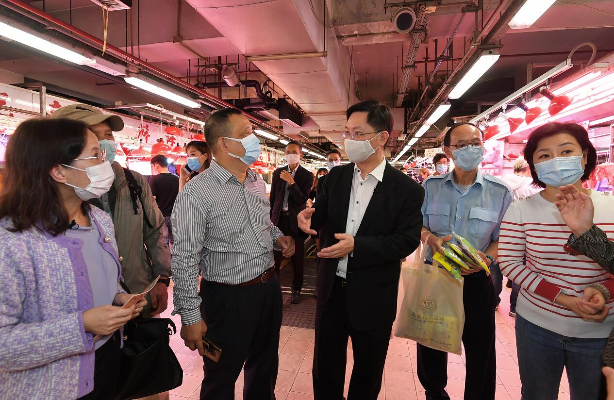 薛永恒落區視察「安心出行」鼓勵市民養成紀錄出行習慣