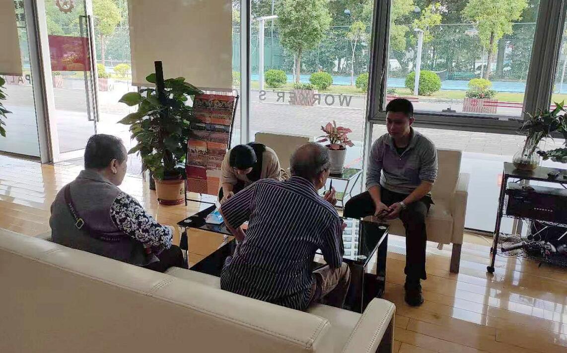 「回港易」今日開放預約 港人長者表示申請不易