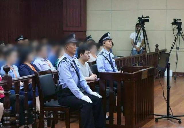 山東辱母殺人案當事人于歡獲減刑出獄