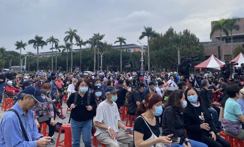 中天新聞台換照被駁回 島內大批民眾集會怒吼「蘇貞昌下台」