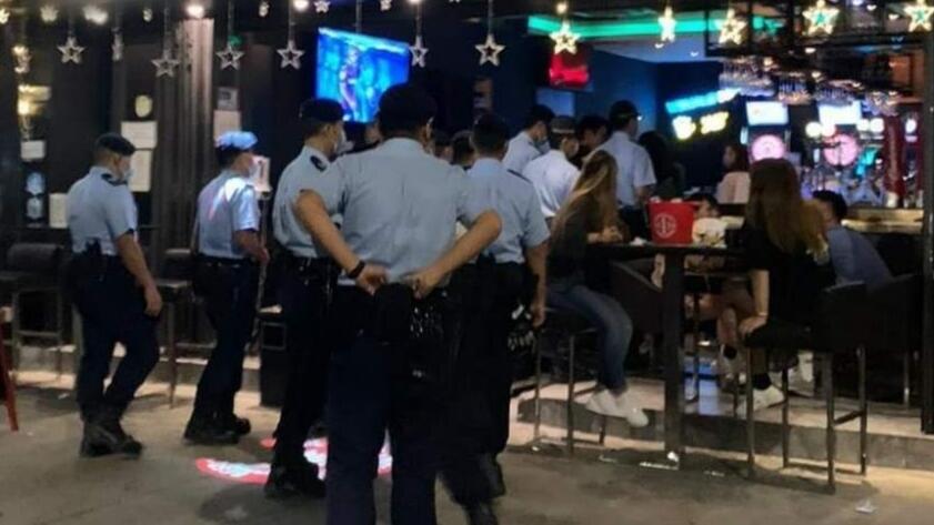 警方夜巡各區餐飲業務處所 呼籲市民做好防疫措施