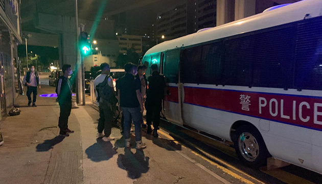 警元朗工廈搗無牌酒吧 9人被捕
