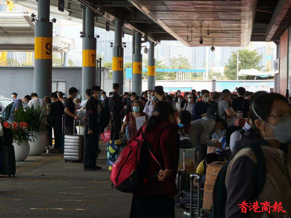 图集 |「回港易」計劃今起實施 大批港人深圳灣口岸排队过关