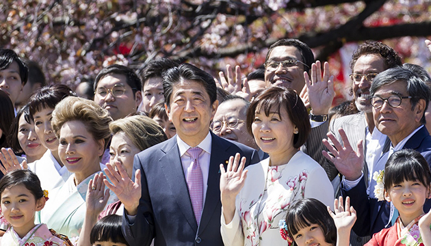 「賞櫻會」涉違規使用資金 「逮捕安倍」登日本熱搜 